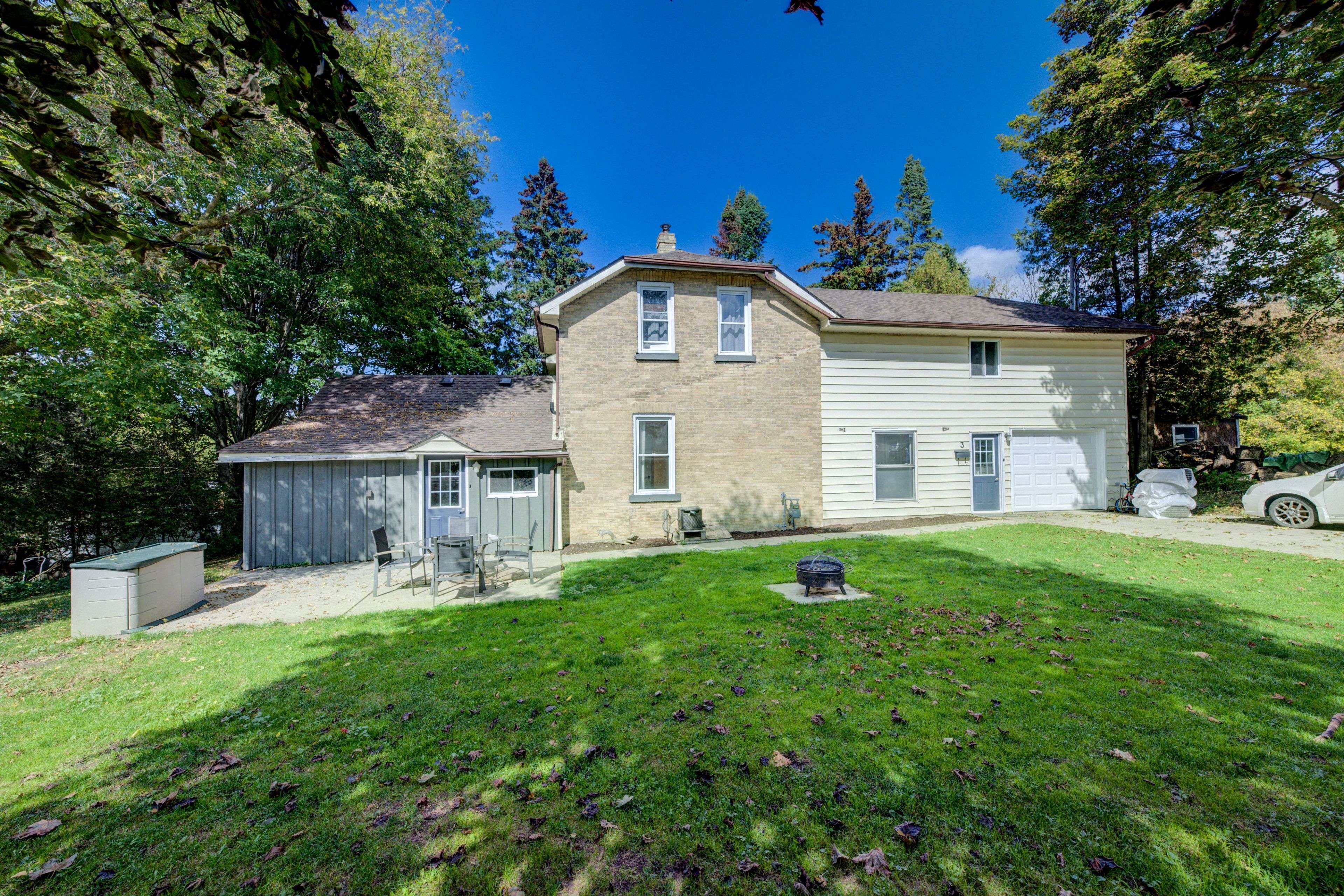 Wellington North, ON N0G 2L3,3 Page ST