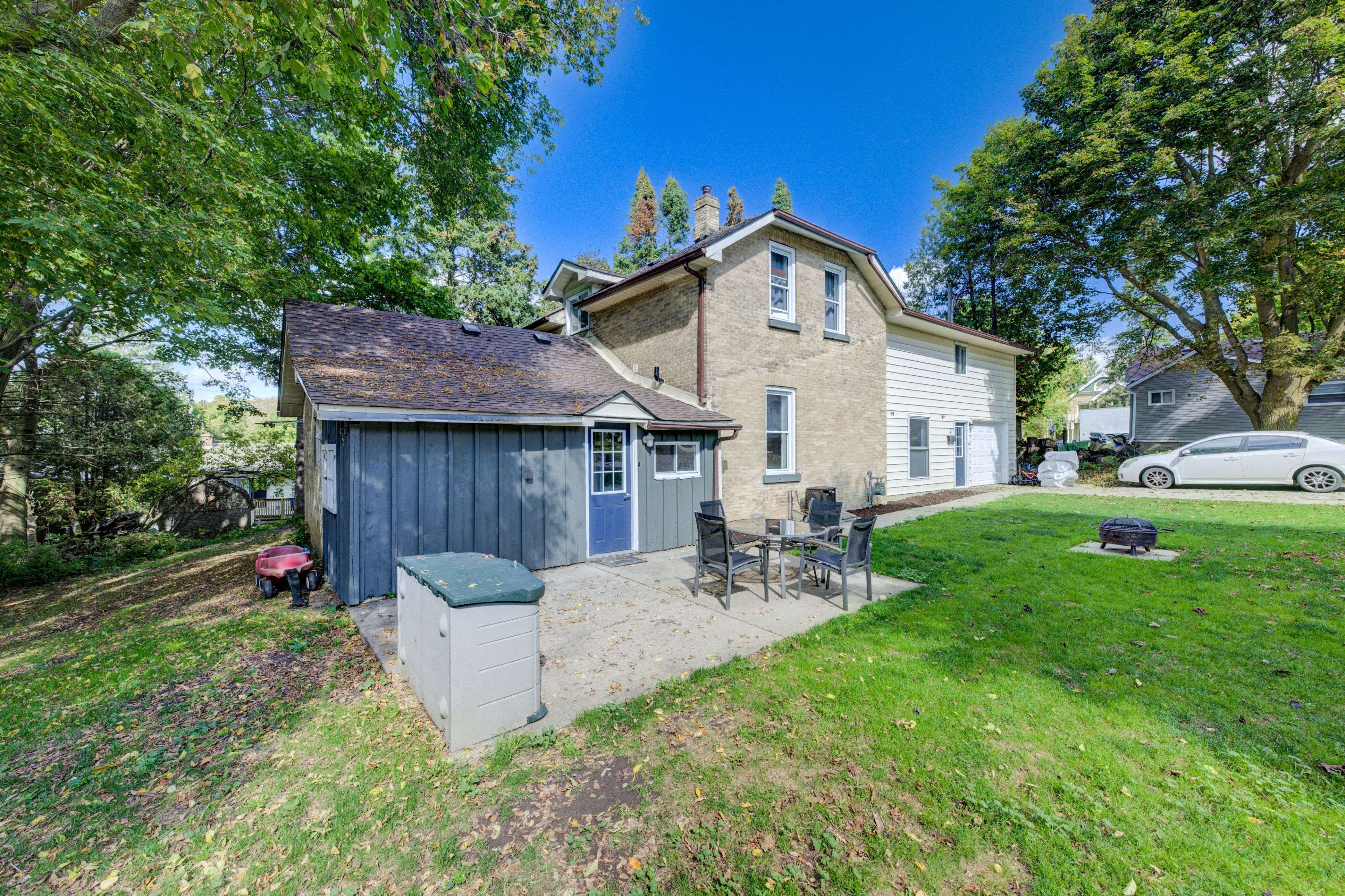 Wellington North, ON N0G 2L3,3 Page ST