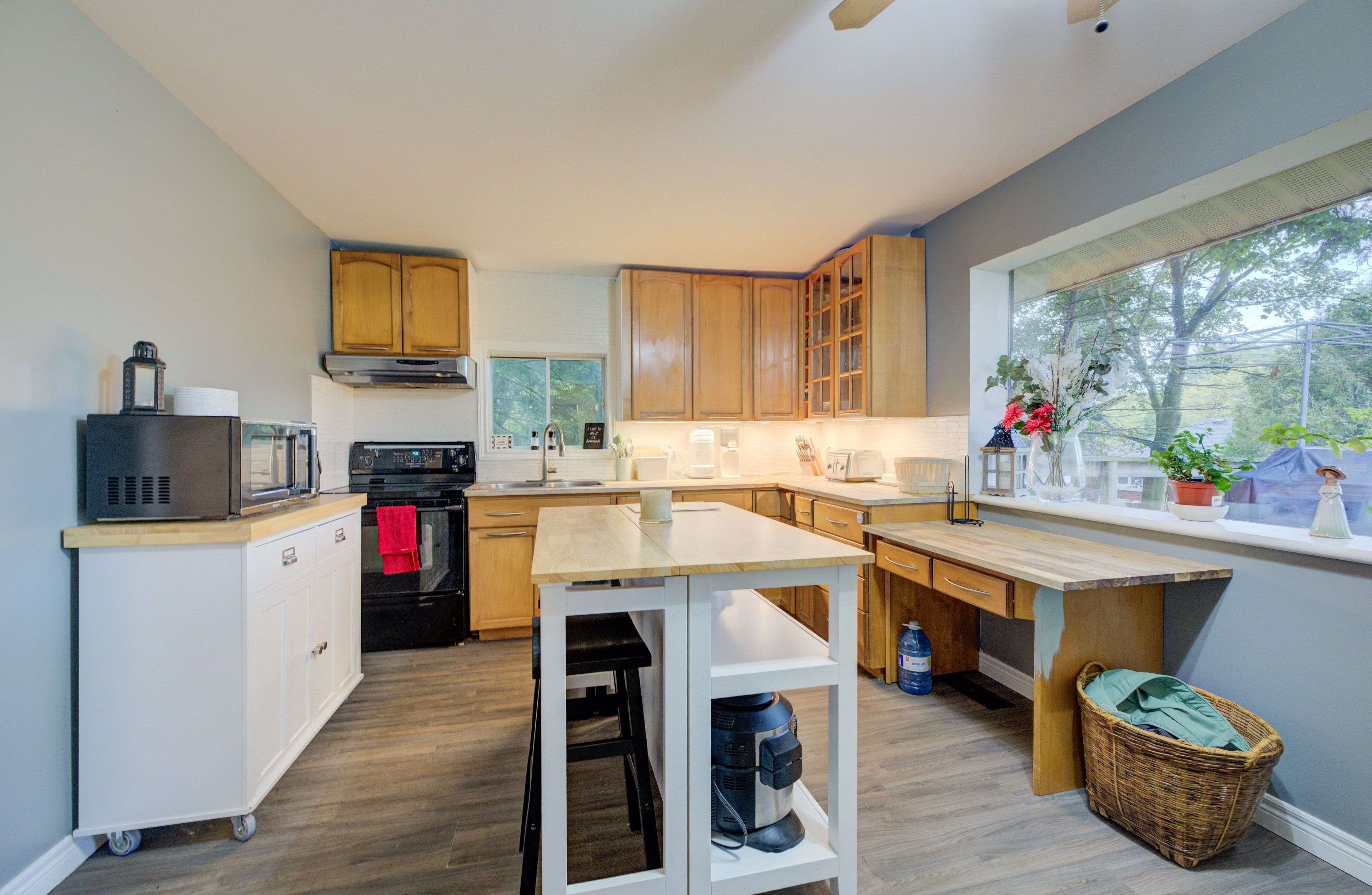 Wellington North, ON N0G 2L3,3 Page ST