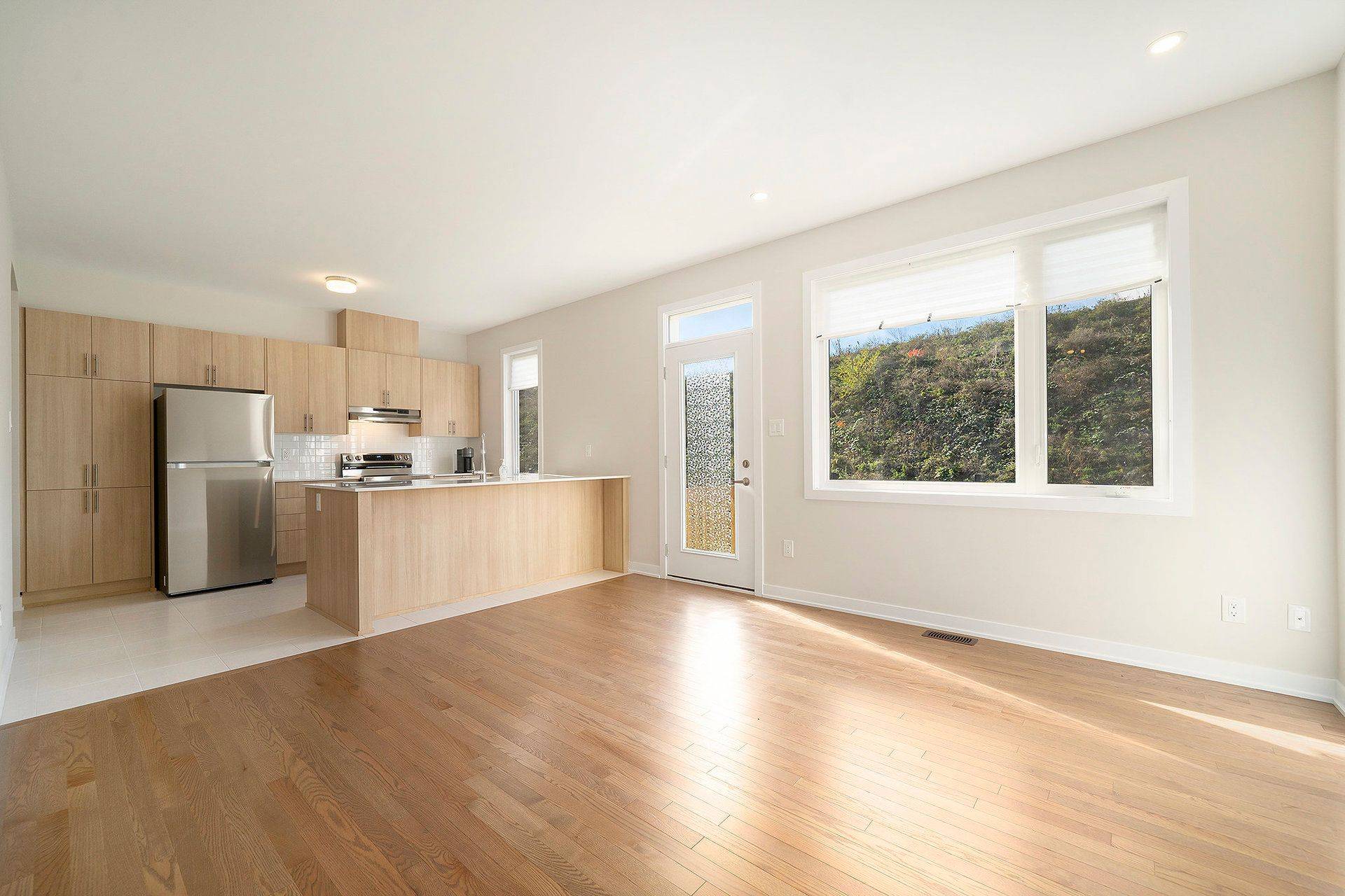 Barrhaven, ON K2J 7G4,684 Expansion RD