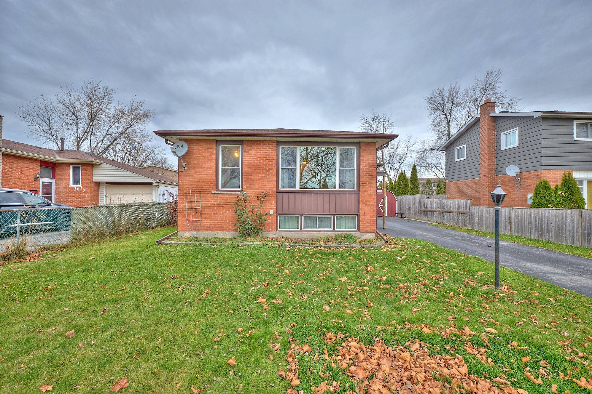 Niagara Falls, ON L2G 2Z2,7067 Centennial ST