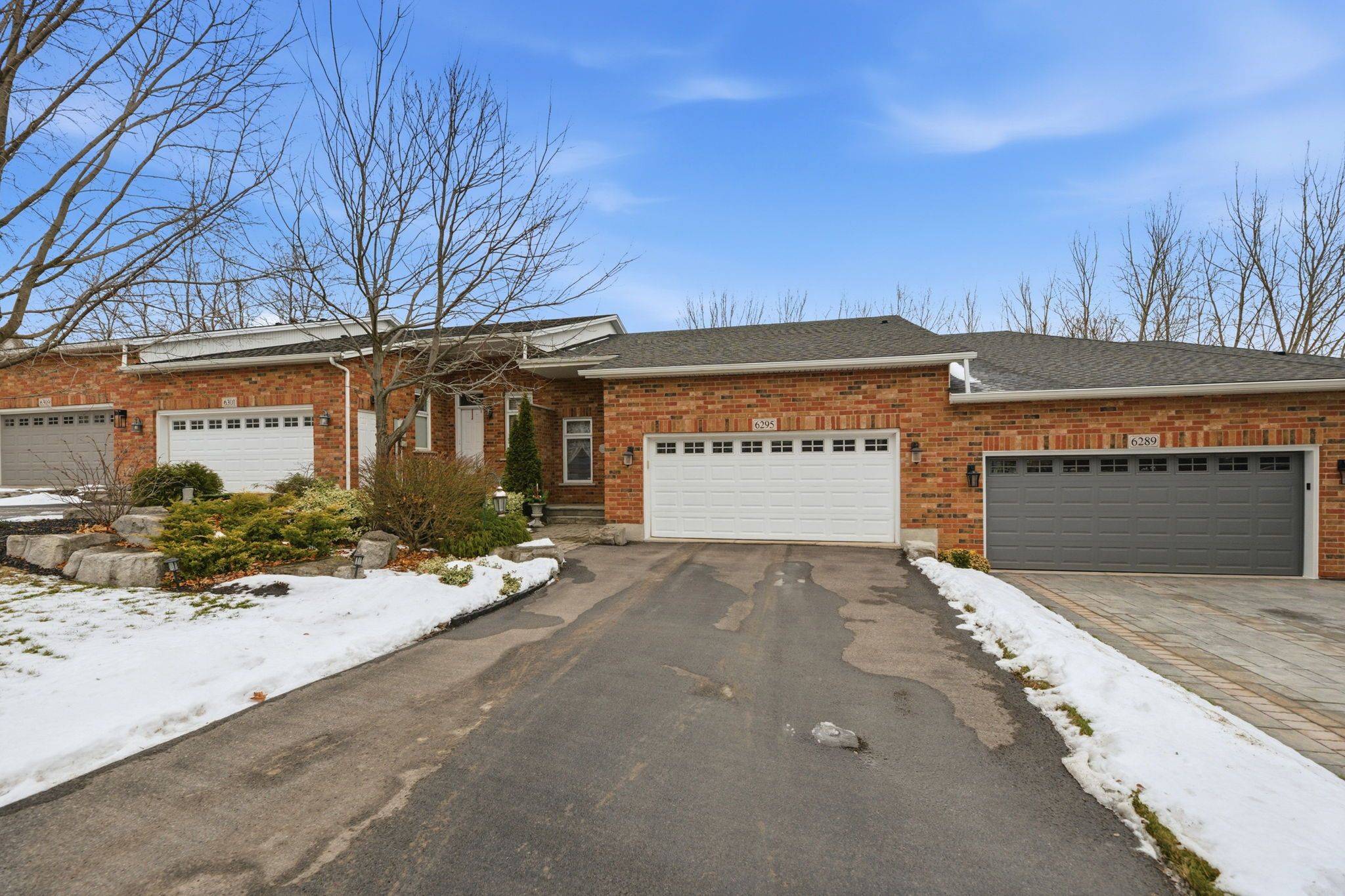Niagara Falls, ON L2J 4K2,6295 Forest Ridge DR