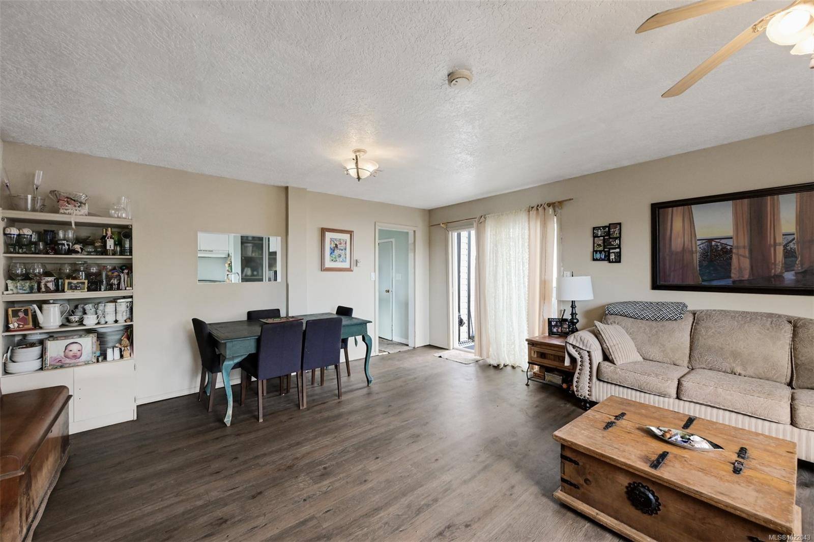 Saanich, BC V8Z 3M1,3883 Douglas St