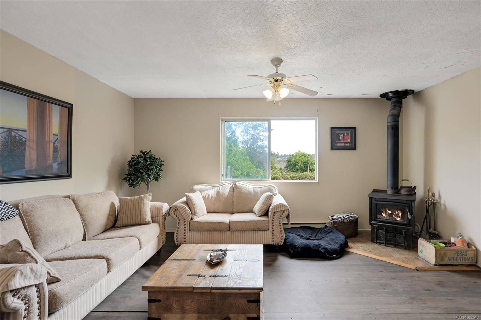 Saanich, BC V8Z 3M1,3883 Douglas St