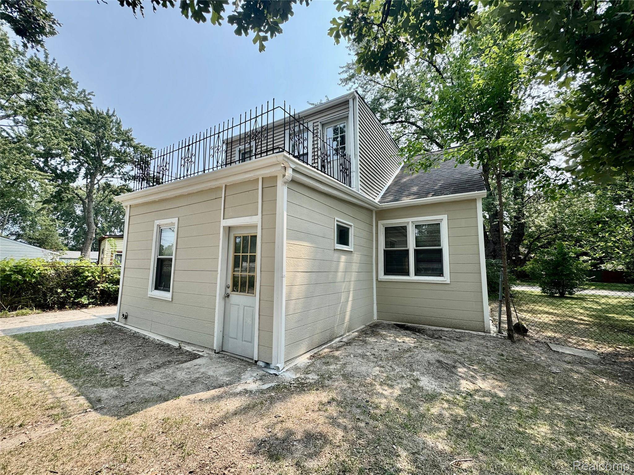 Harper Woods, MI 48225,20535 Ridgemont RD