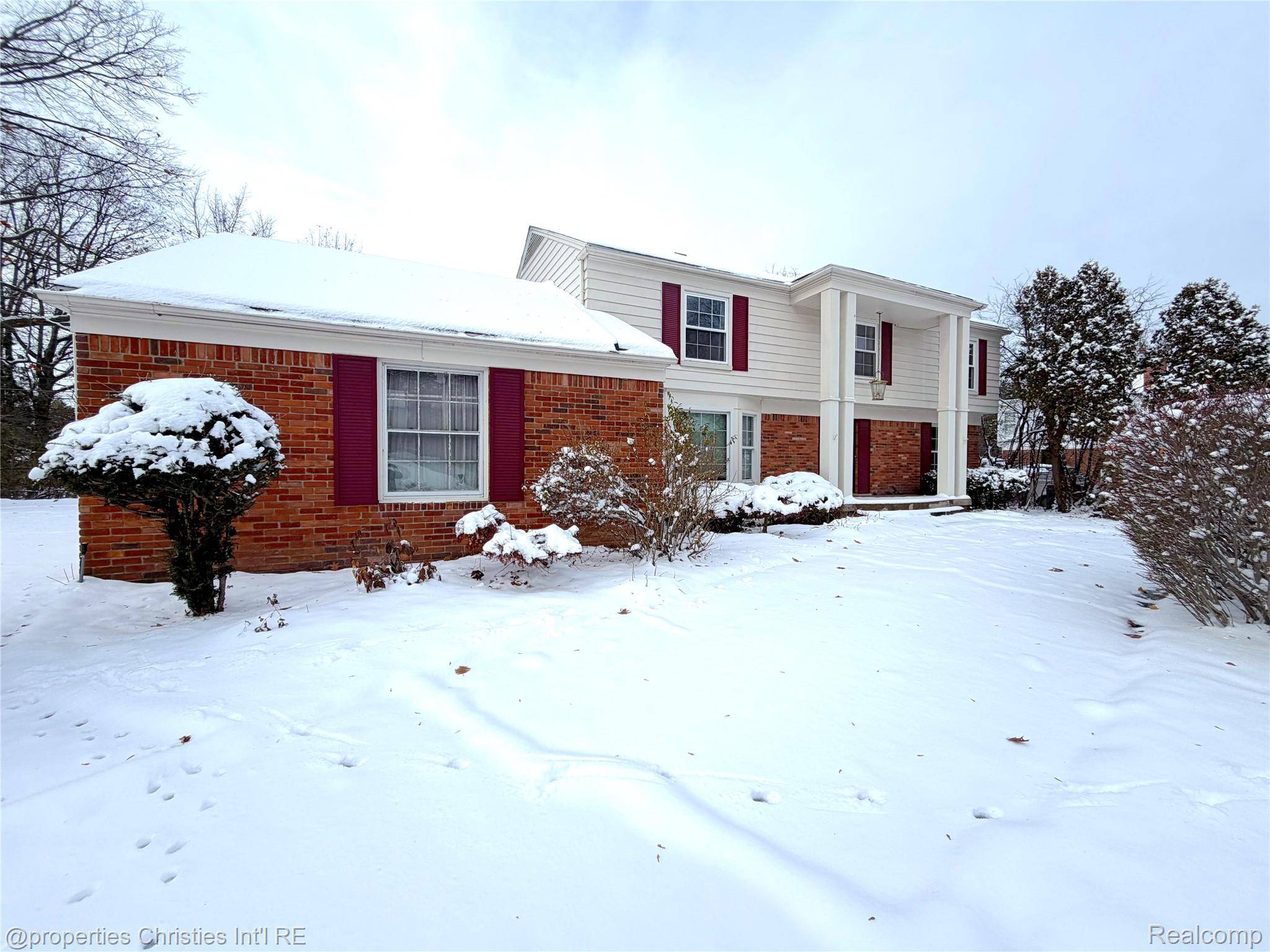 Bloomfield, MI 48302,4268 Covered Bridge RD