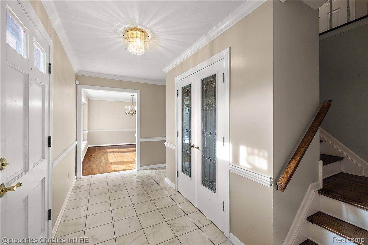 Bloomfield, MI 48302,4268 Covered Bridge RD