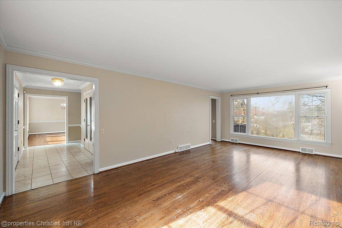 Bloomfield, MI 48302,4268 Covered Bridge RD