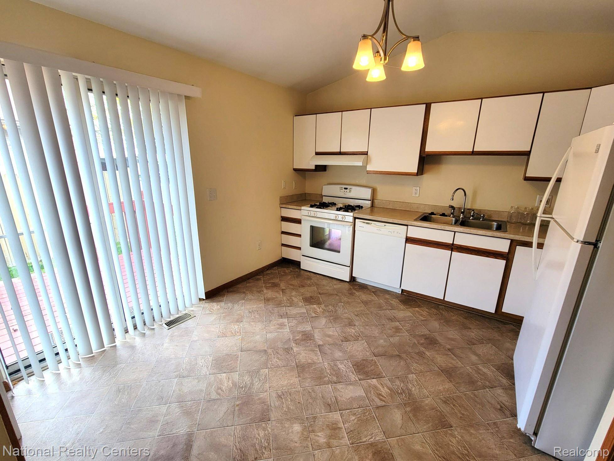 Warren, MI 48091,26811 VILLA CALABRESE