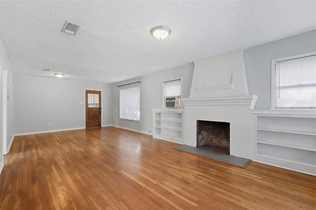 Fort Worth, TX 76107,4933 El Campo Avenue