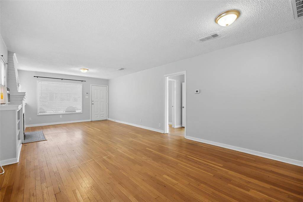 Fort Worth, TX 76107,4933 El Campo Avenue