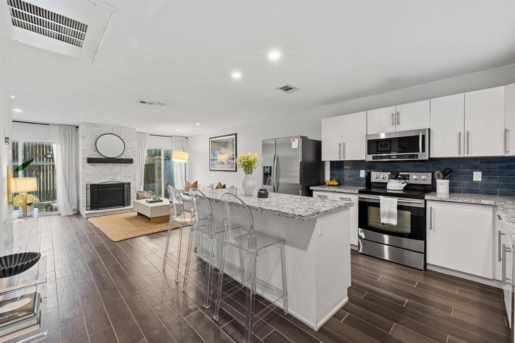 Dallas, TX 75205,4306 Buena Vista Street #102B