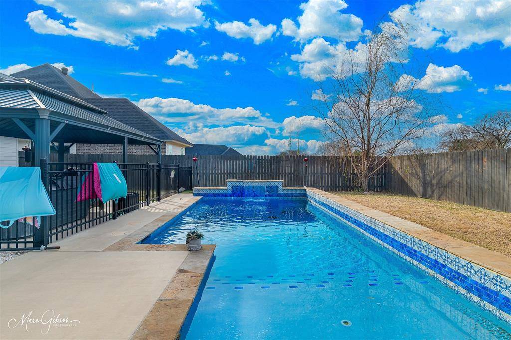 Benton, LA 71006,327 Newport Lane