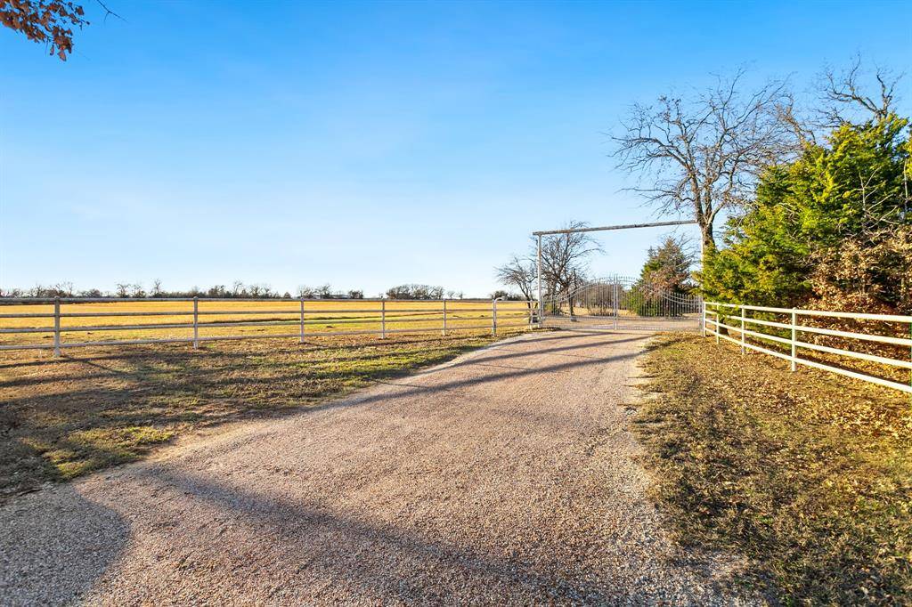 Blum, TX 76627,1561 Fm 934