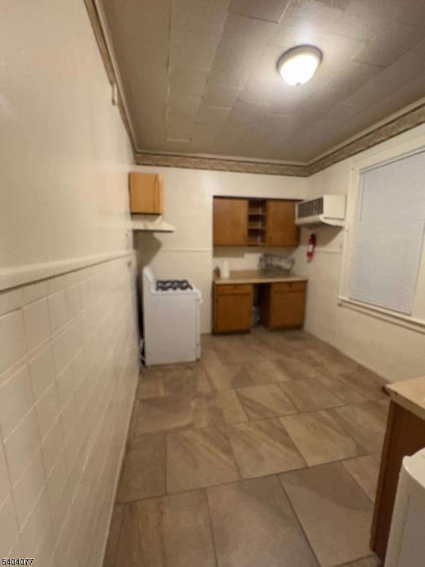 Irvington Twp., NJ 07111,94 Campfield St