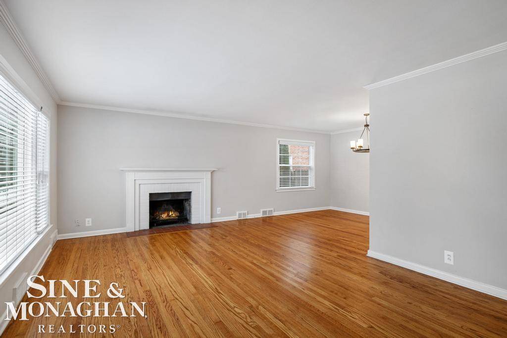 Grosse Pointe Park, MI 48230,835 Harcourt RD