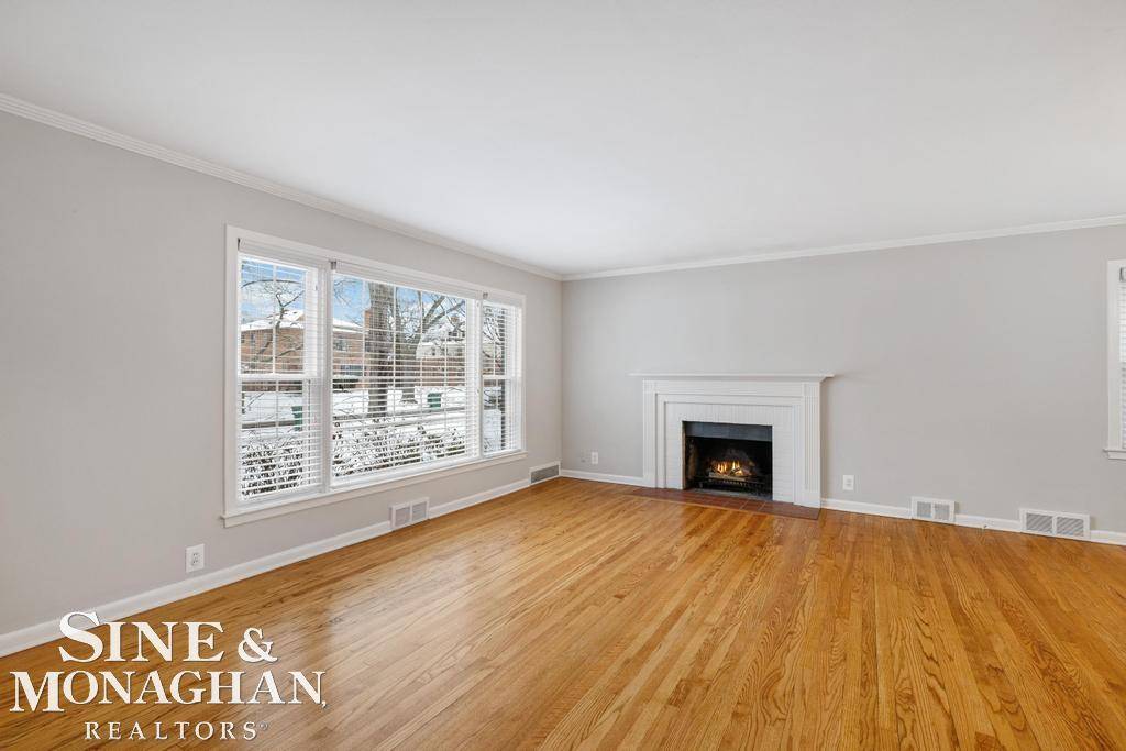 Grosse Pointe Park, MI 48230,835 Harcourt RD