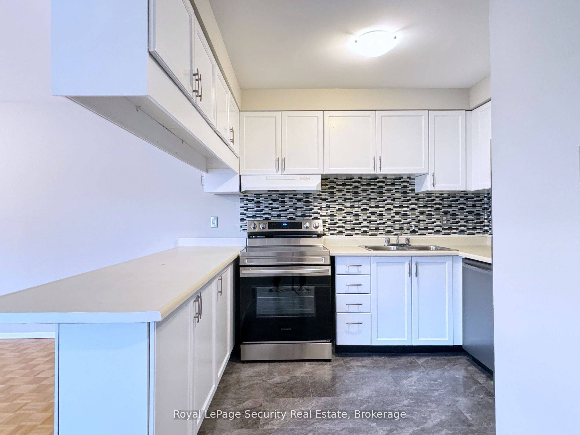 Toronto C03, ON M6C 1B1,696 St Clair AVE W #304