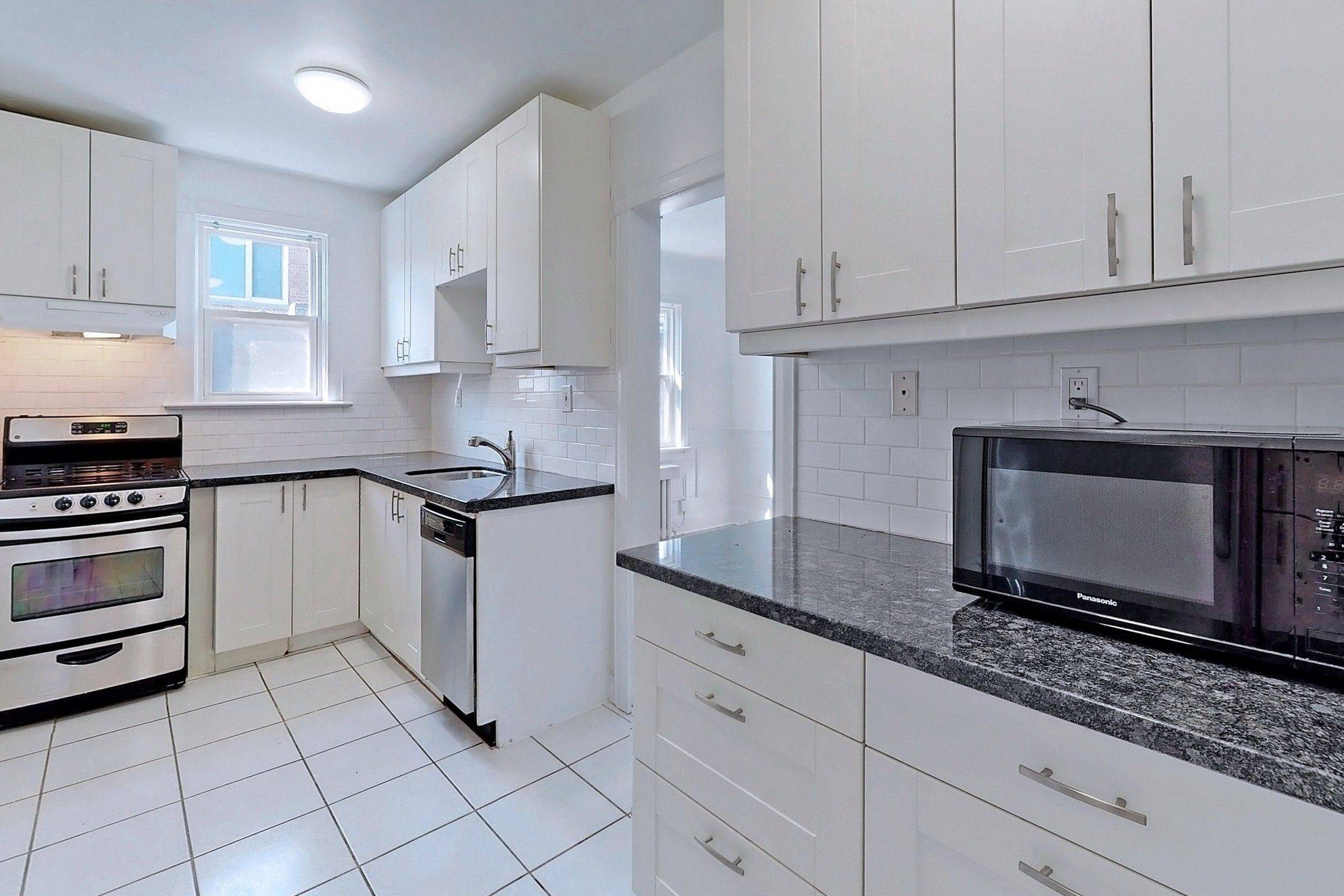 Toronto C11, ON M4G 3C5,1747 Bayview AVE #Upper