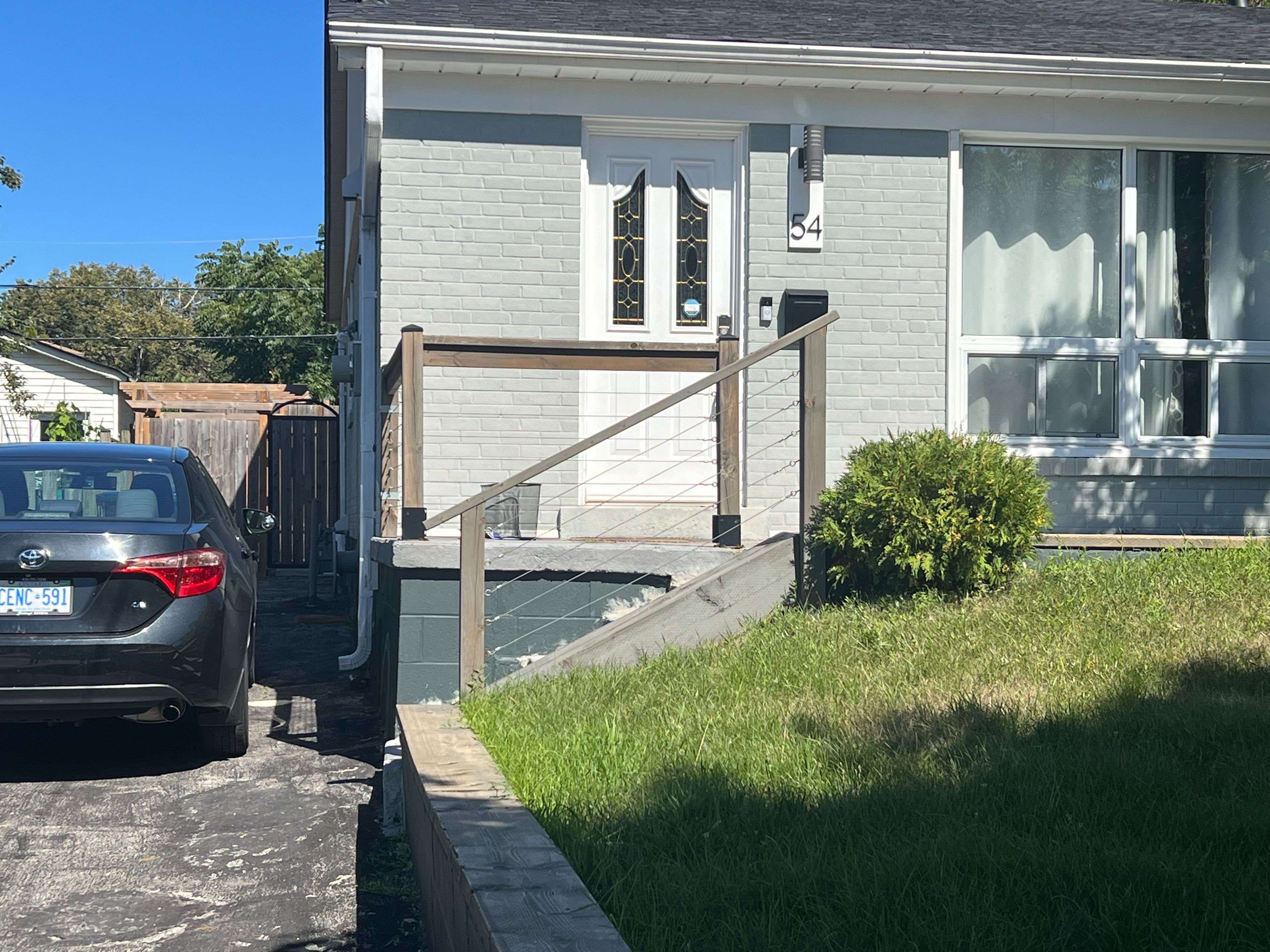 Toronto E04, ON M1L 1R9,54 Newlands AVE