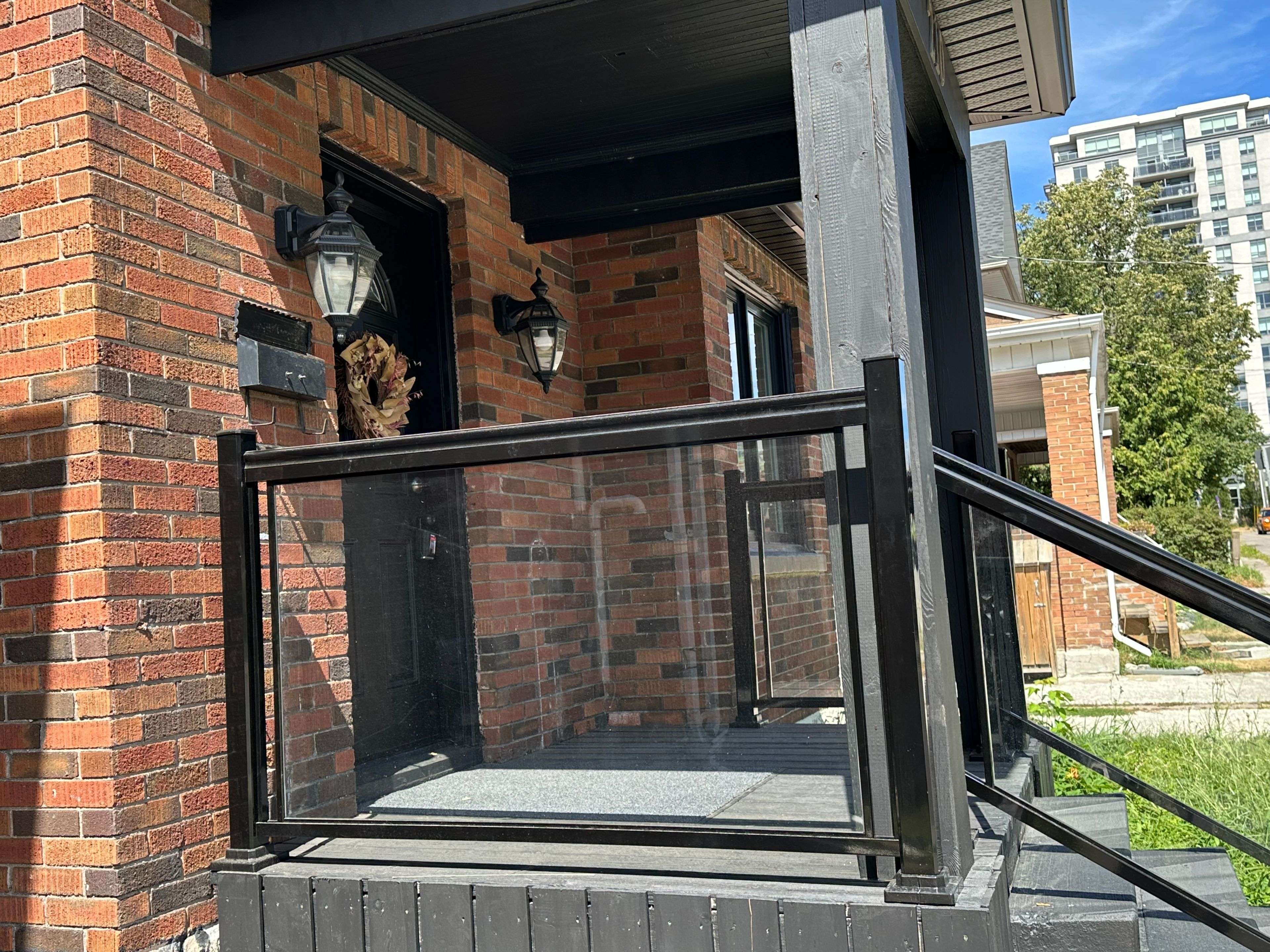 Oshawa, ON L1G 4Z4,210 Dearborn AVE