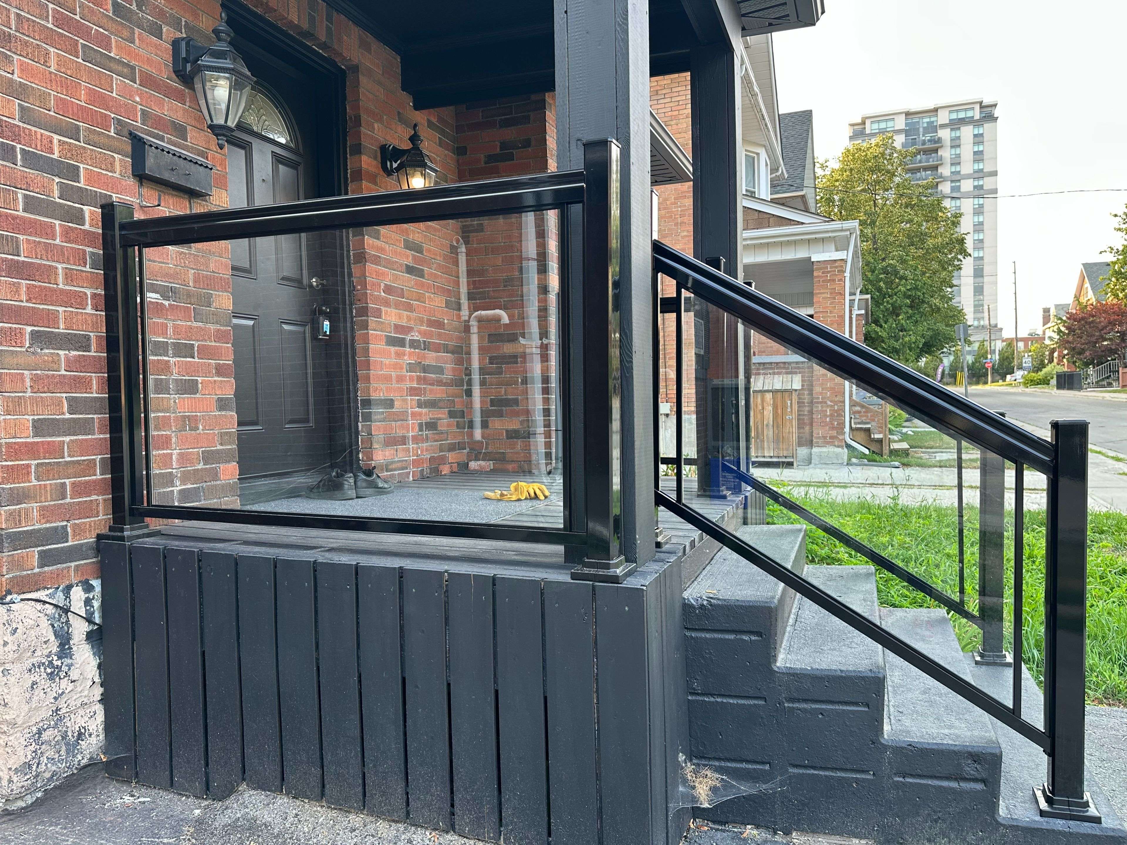 Oshawa, ON L1G 4Z4,210 Dearborn AVE