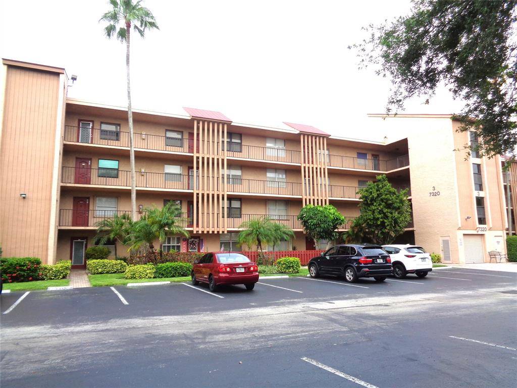 Margate, FL 33063,7320 Lake Circle Dr #101