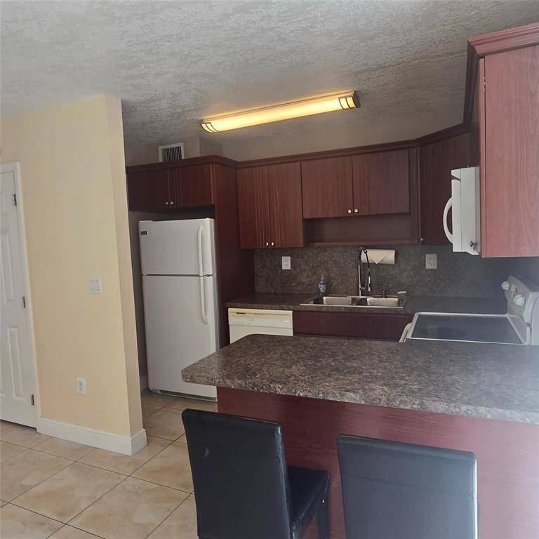 Davie, FL 33314,3680 SW 59 Ave. #8