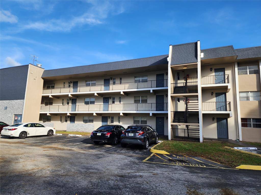 Tamarac, FL 33321,8020 Fairview #109