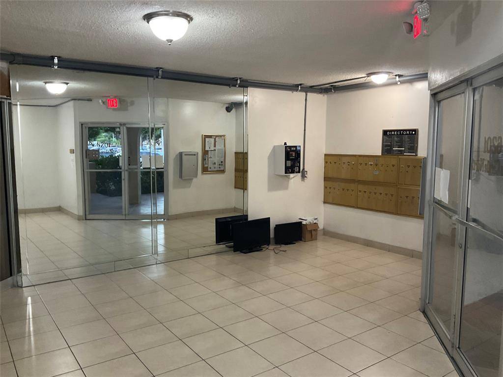 Lauderhill, FL 33319,6201 N Falls Circle Dr #309