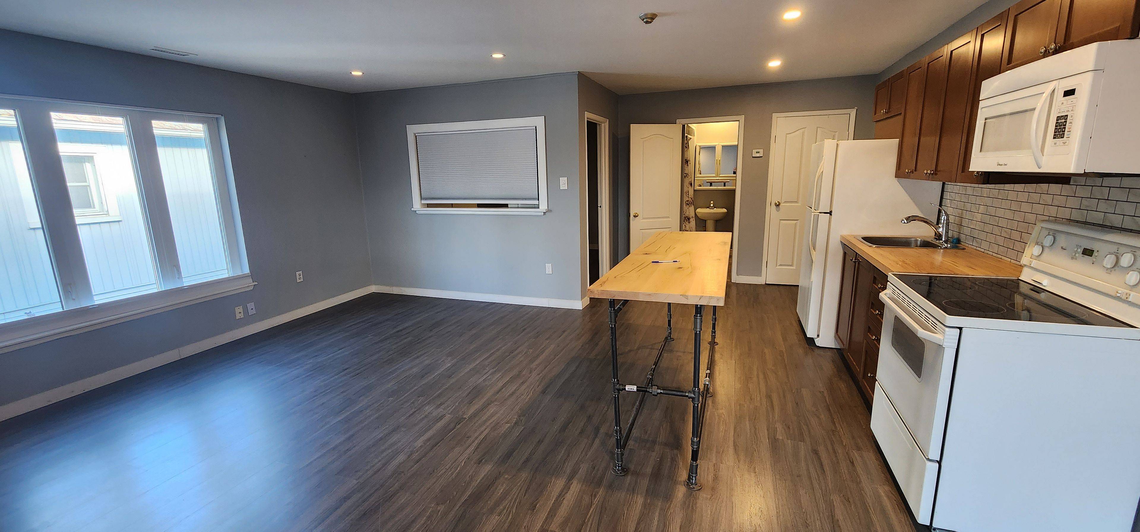 Innisfil, ON L0L 1L0,6 Queen ST #B