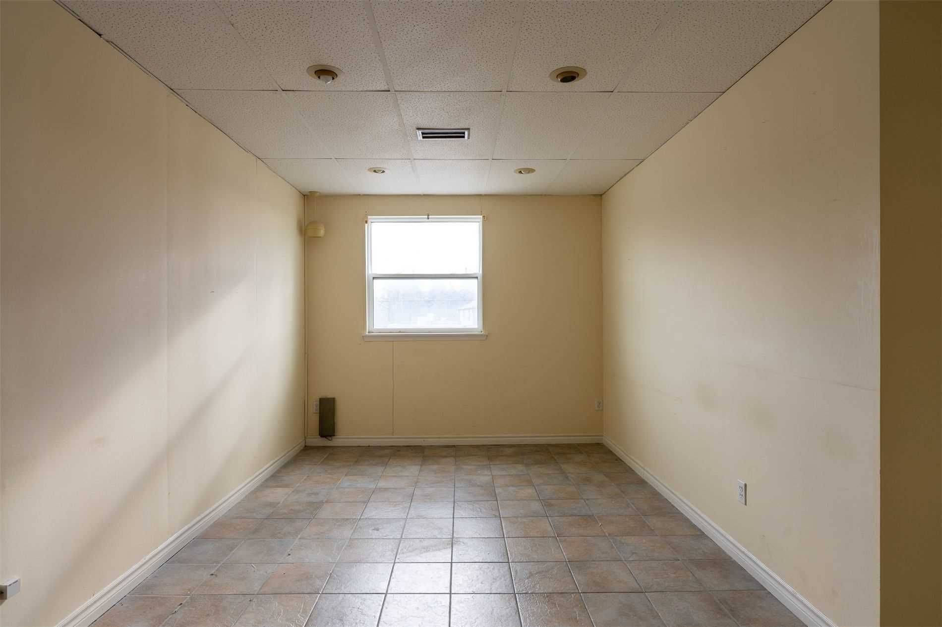 Markham, ON L3R 1M2,4418 Highway 7 ST E #203