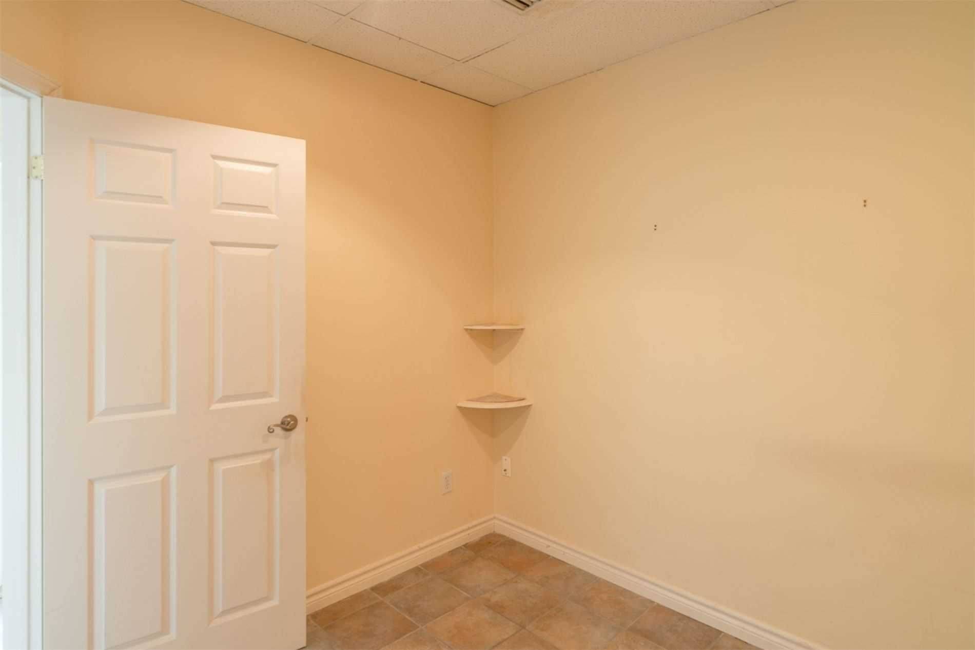 Markham, ON L3R 1M2,4418 Highway 7 ST E #203