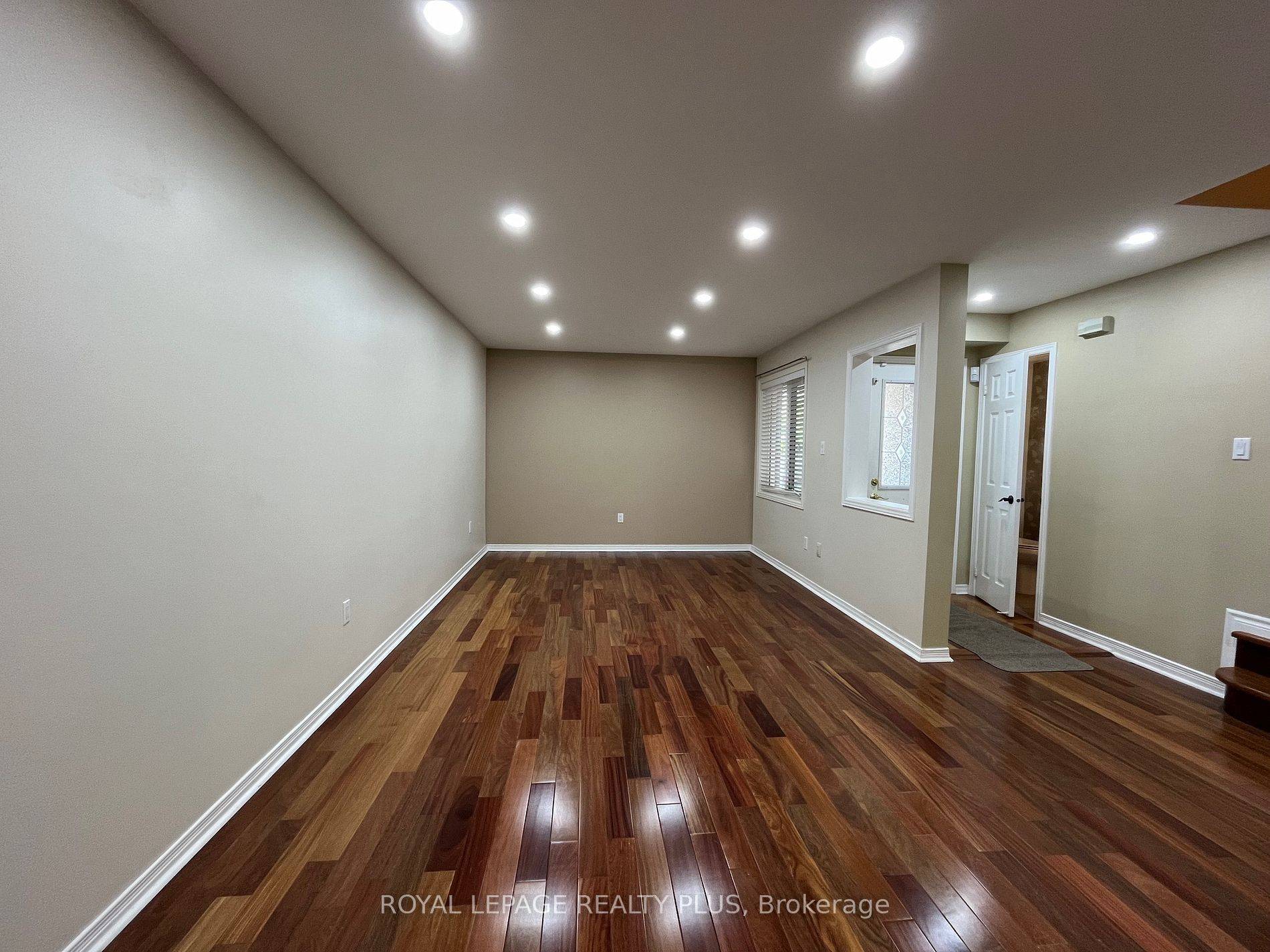 Mississauga, ON L5M 5P6,2555 Thomas ST #26