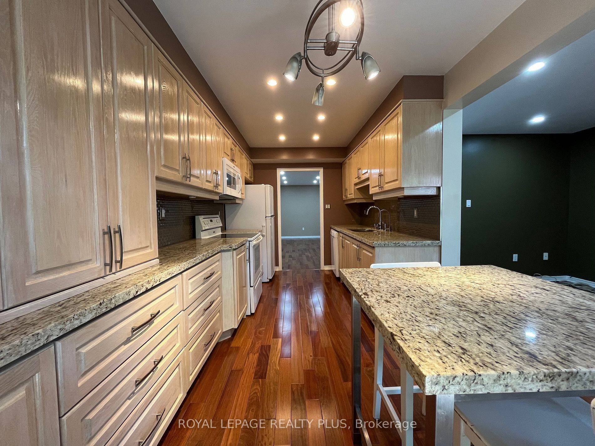 Mississauga, ON L5M 5P6,2555 Thomas ST #26