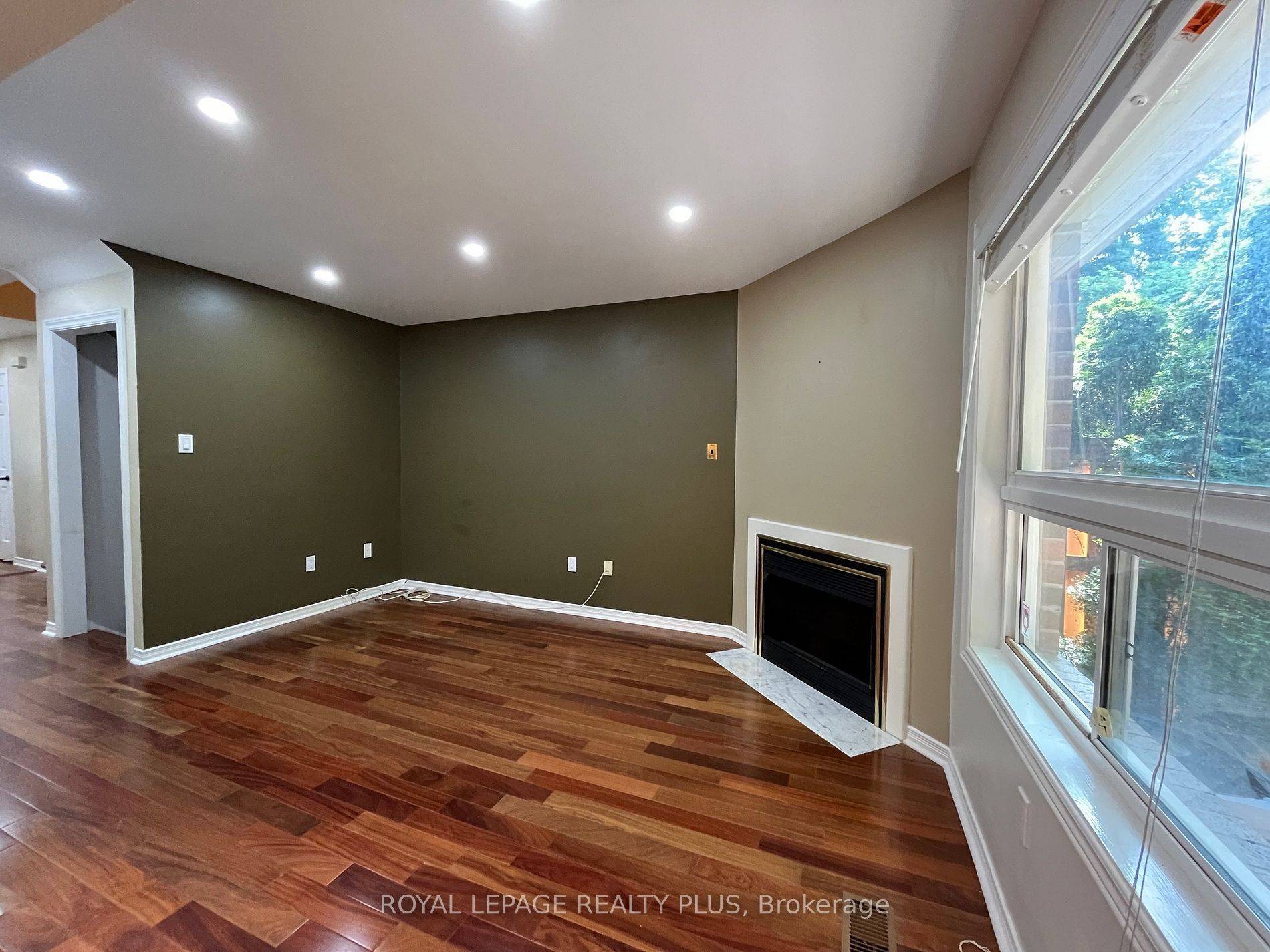 Mississauga, ON L5M 5P6,2555 Thomas ST #26