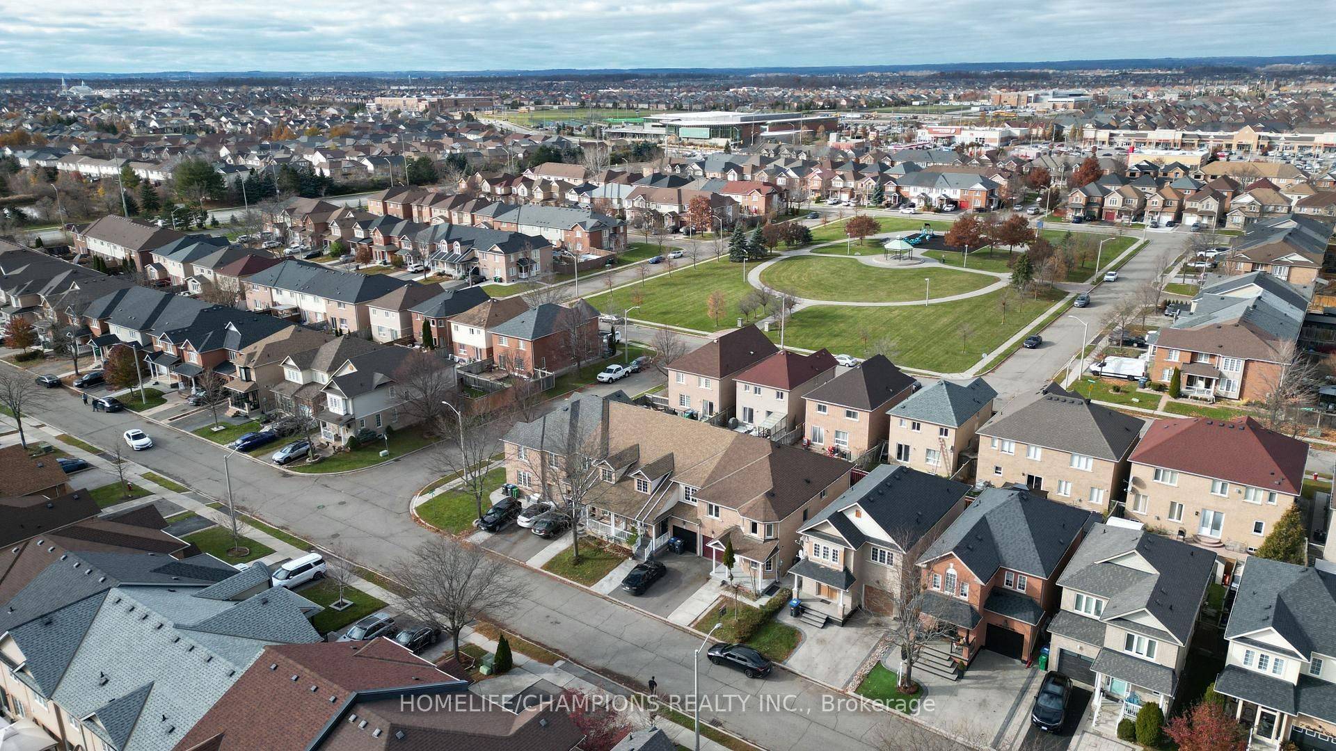 Brampton, ON L7A 2B2,15 Redfinch WAY N