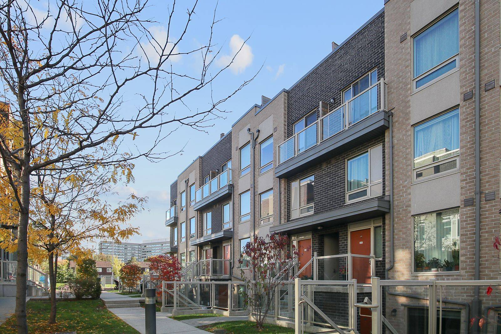 Toronto W08, ON M9C 0C1,7 Applewood LN #223