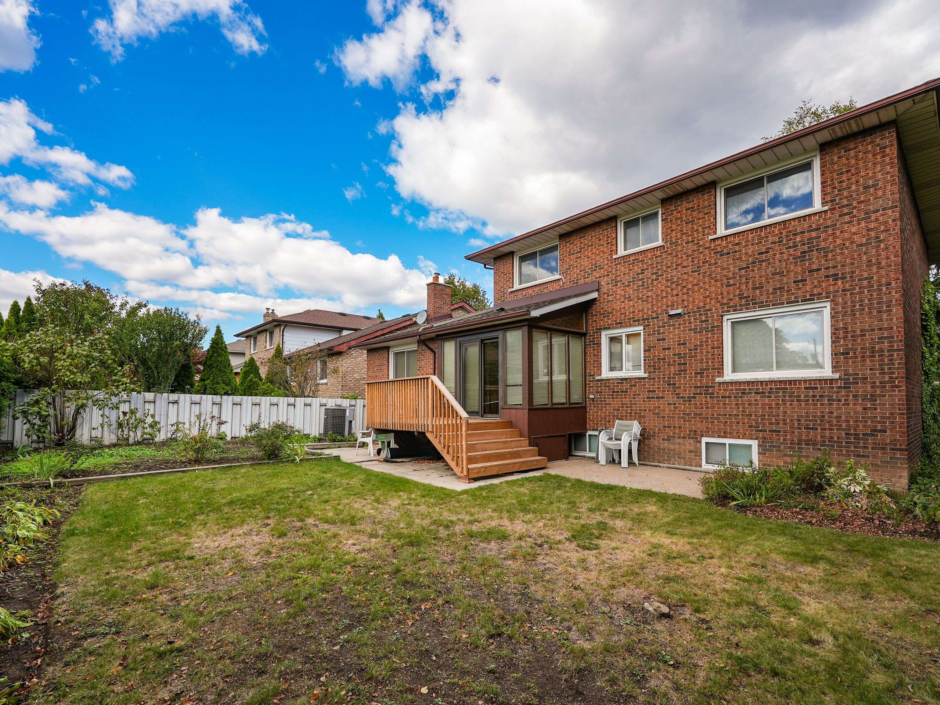 Hamilton, ON L8G 2N1,57 Neil AVE