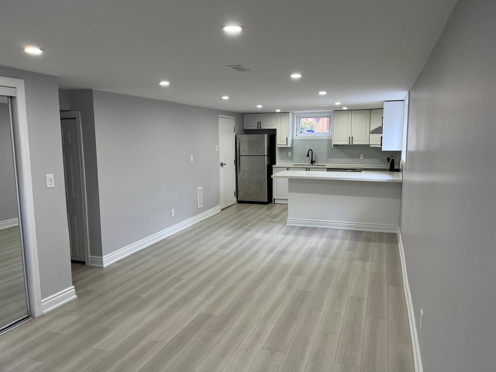 Hamilton, ON L8T 2C8,15 Camille CT #Lower