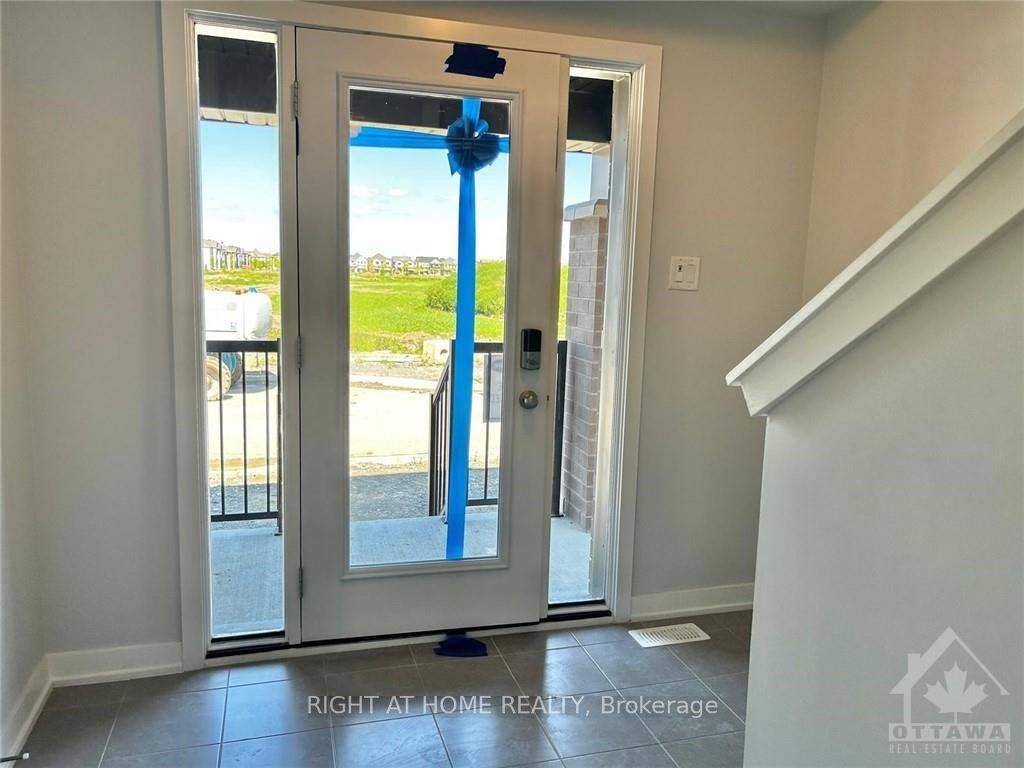 Stittsville - Munster - Richmond, ON K0A 2Z0,623 QUILTER ROW