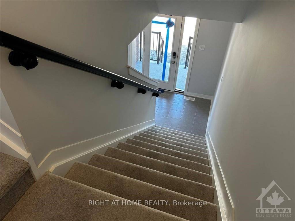 Stittsville - Munster - Richmond, ON K0A 2Z0,623 QUILTER ROW