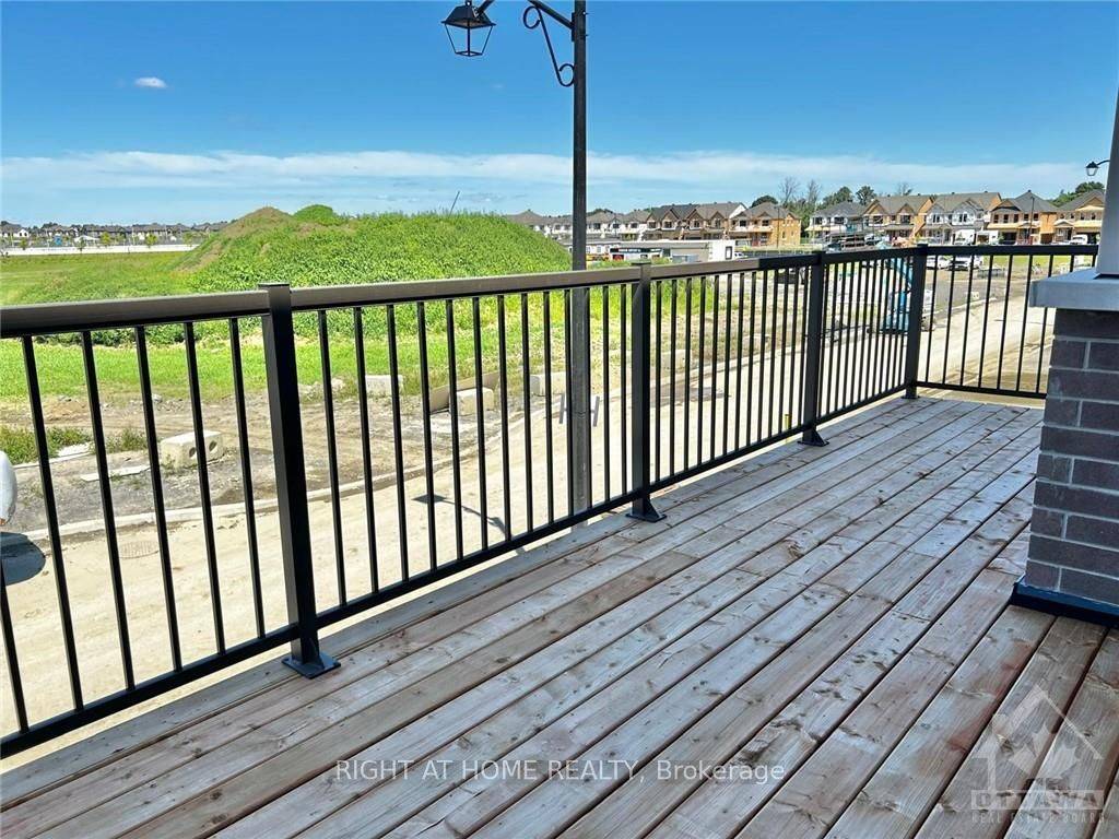 Stittsville - Munster - Richmond, ON K0A 2Z0,623 QUILTER ROW