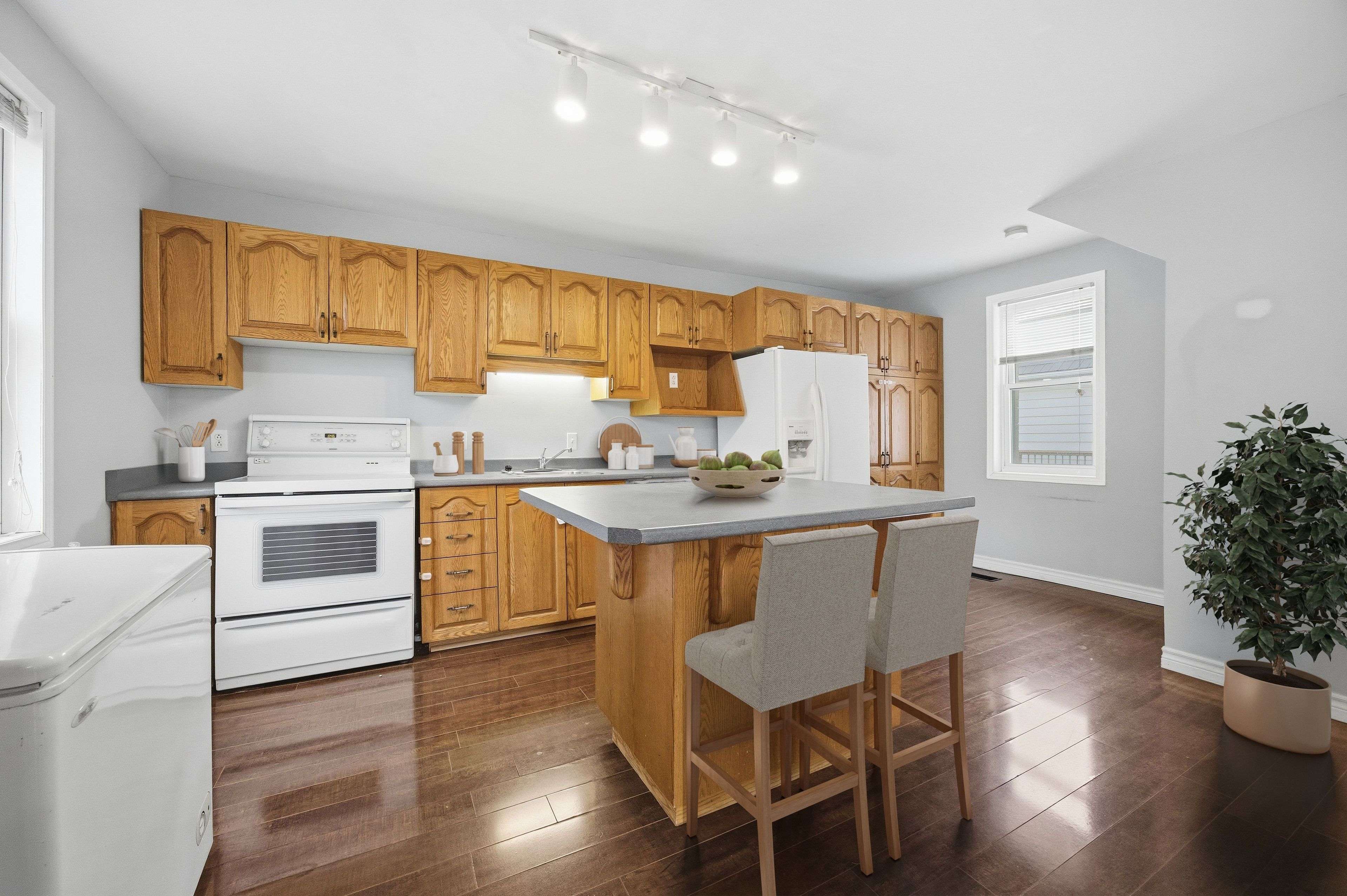 Perth, ON K7H 2A9,18 Cockburn ST