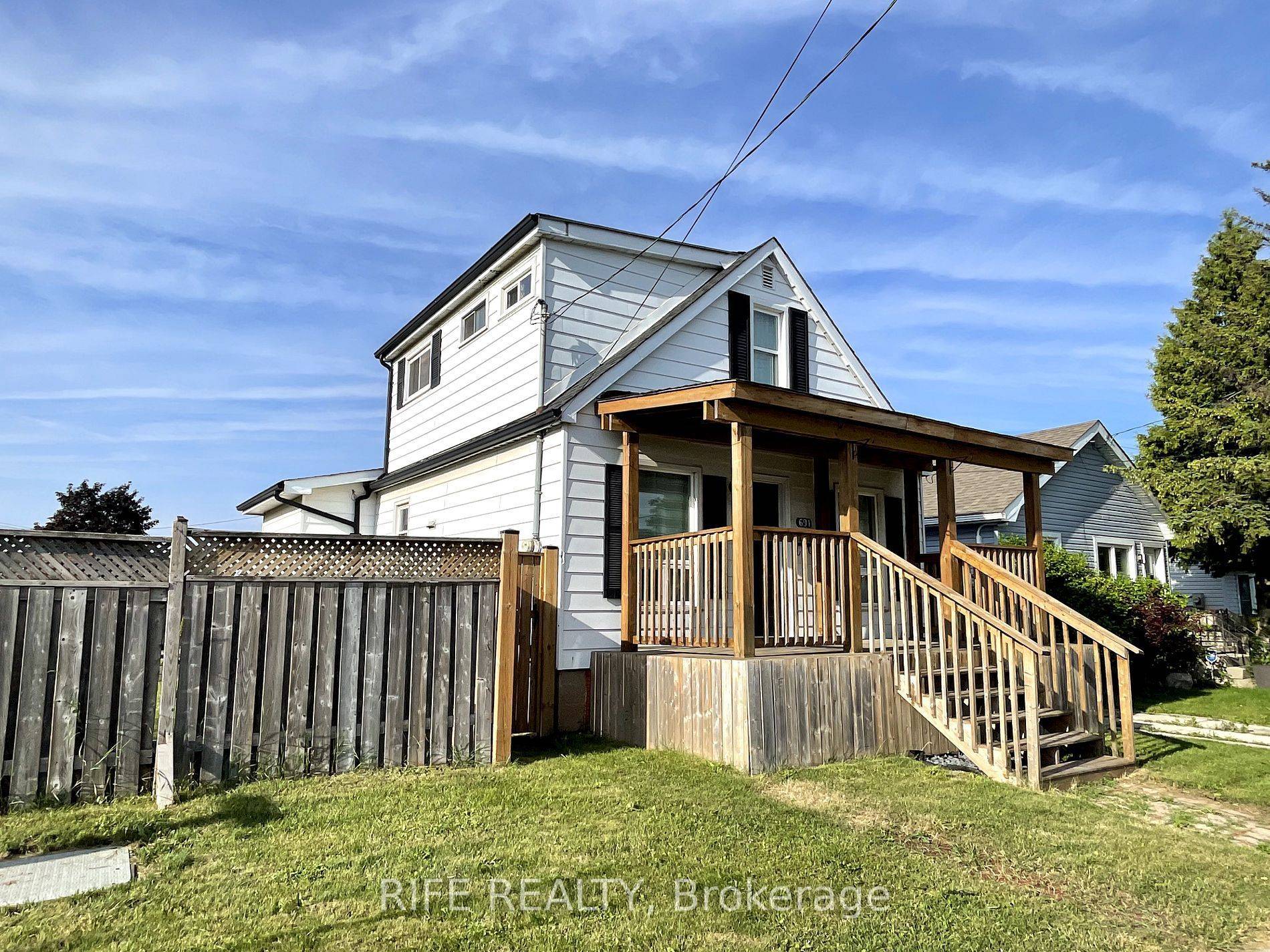 Hamilton, ON L8H 3R1,691 Rennie ST