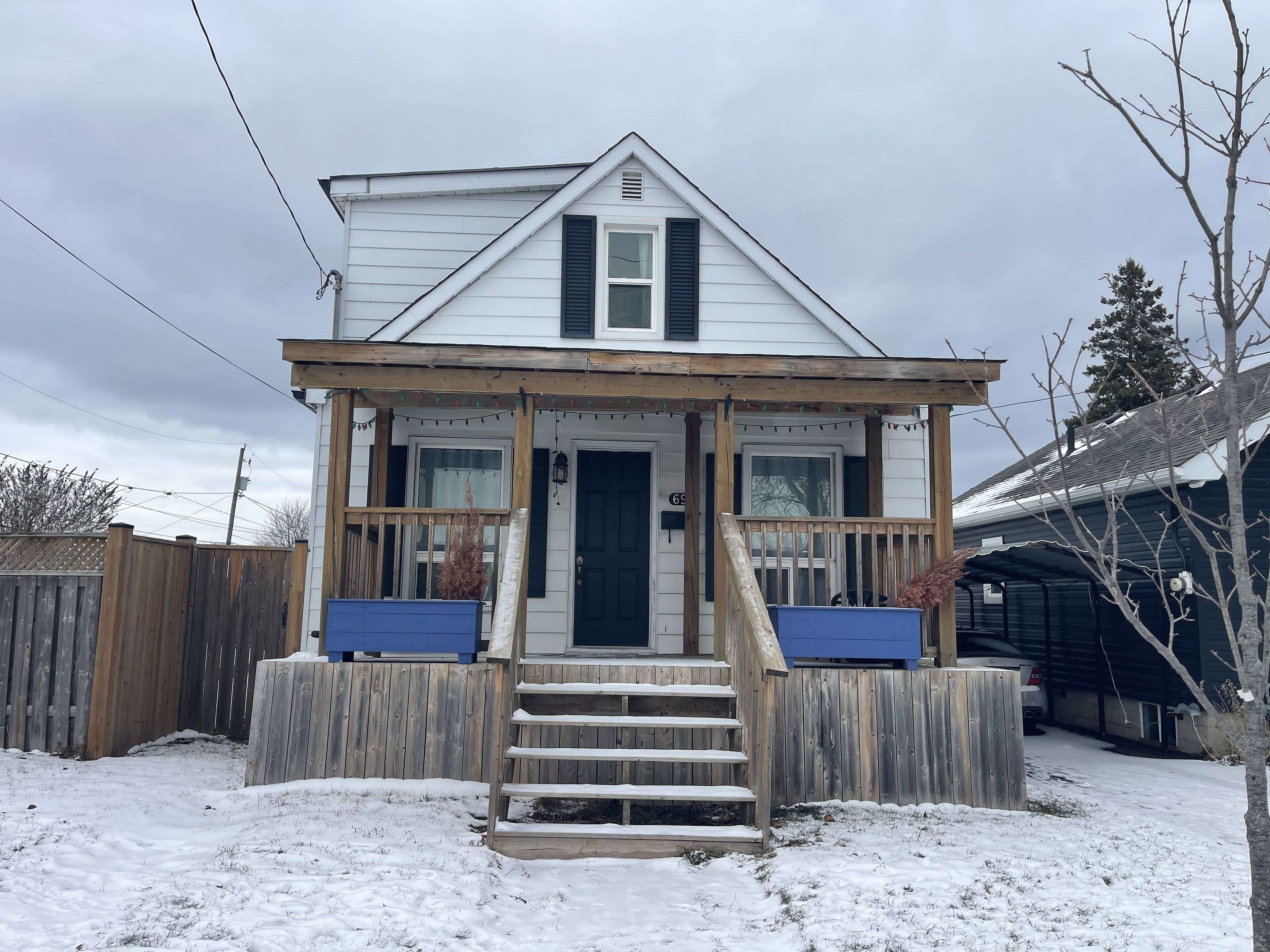 Hamilton, ON L8H 3R1,691 Rennie ST