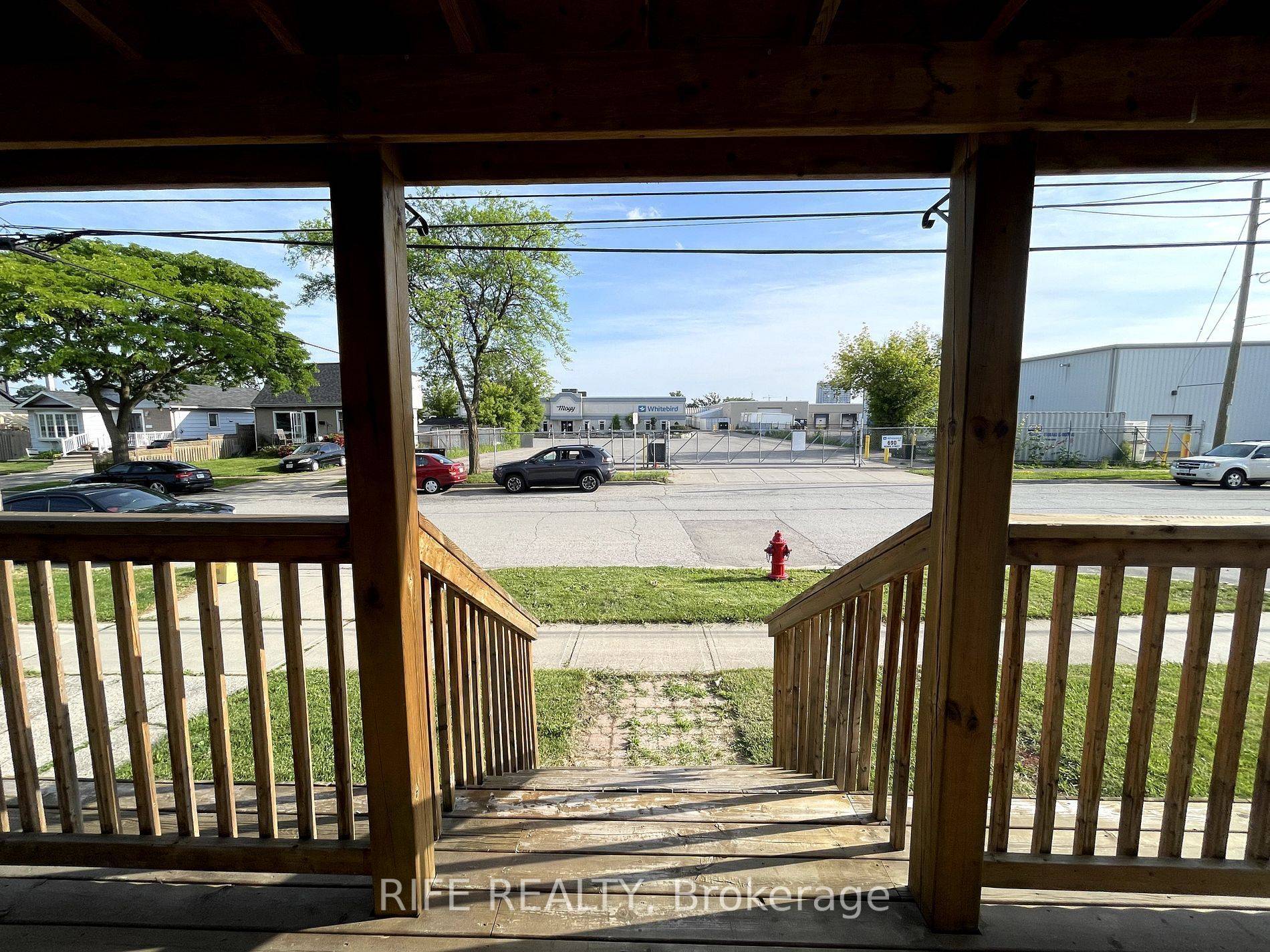 Hamilton, ON L8H 3R1,691 Rennie ST