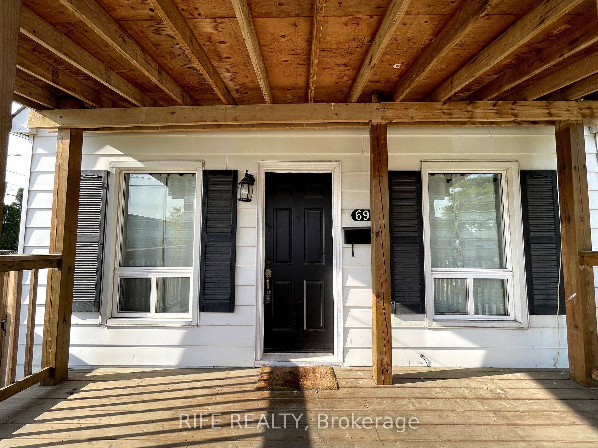 Hamilton, ON L8H 3R1,691 Rennie ST