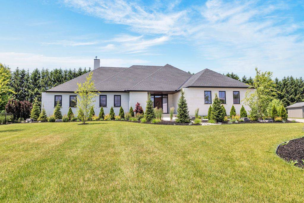 Norwich, ON N0J 1R0,33 August CRES