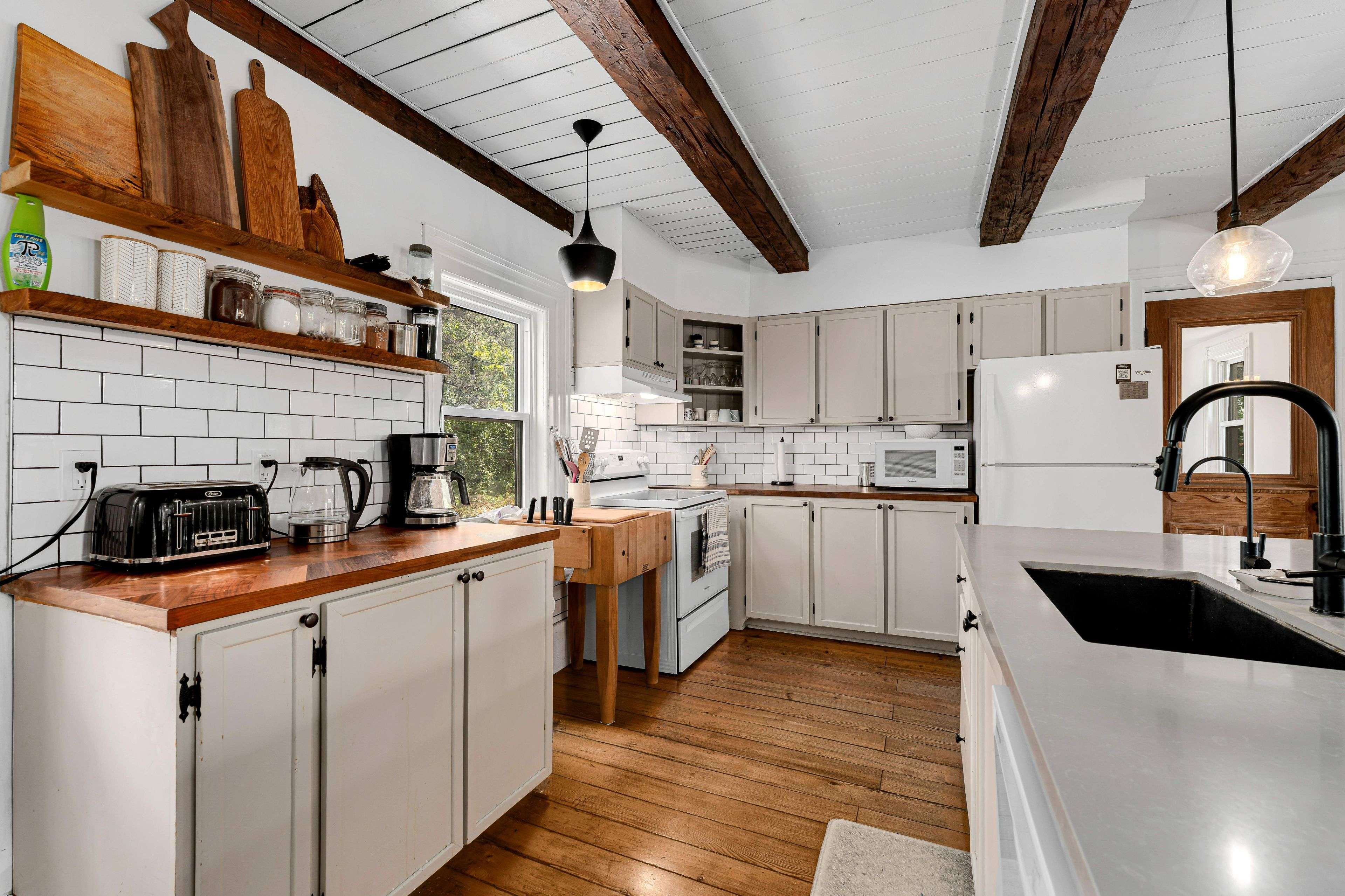 Stone Mills, ON K0K 1Z0,2707 County Road 27 RD